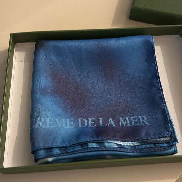 Crème de la mer silk scarf - Picture 3 of 4